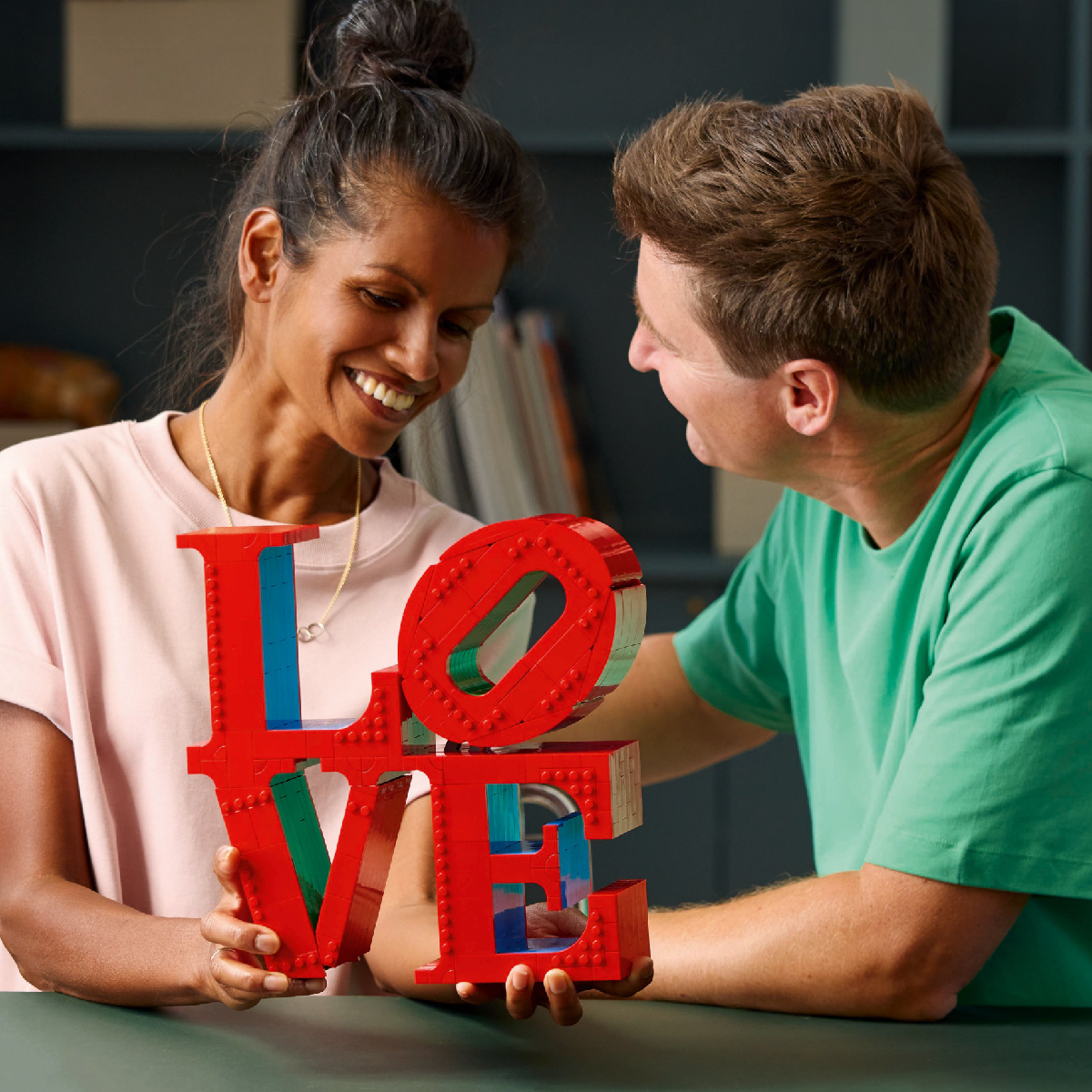Đồ Chơi Lắp Ráp Mô Hình Chữ LOVE Robert Indiana LEGO ADUTLS 31214 (791 chi tiết)