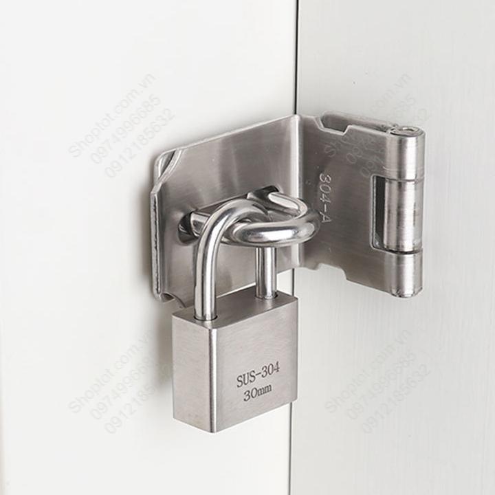 Chốt lật loại 90 độ, làm bằng inox 304 chắc chắn, có vị trí móc ổ khóa