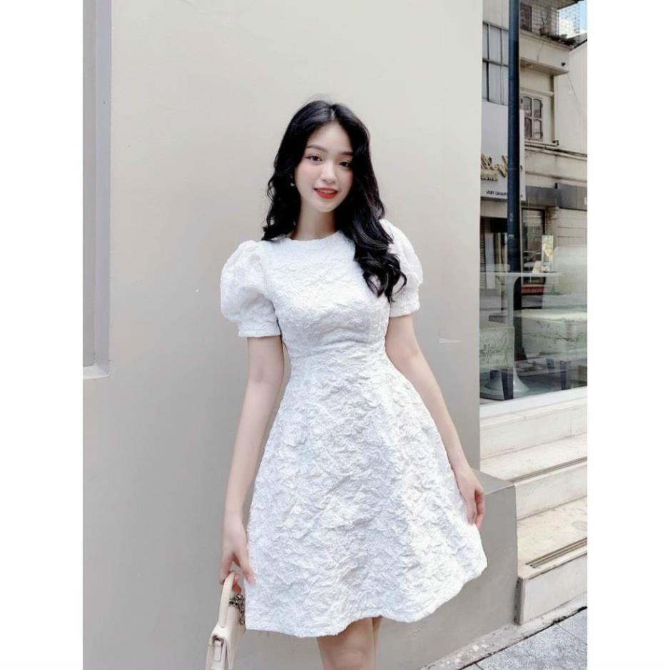 Đầm xoè gấm hoa nổi cổ tròn tay phồng cao cấp