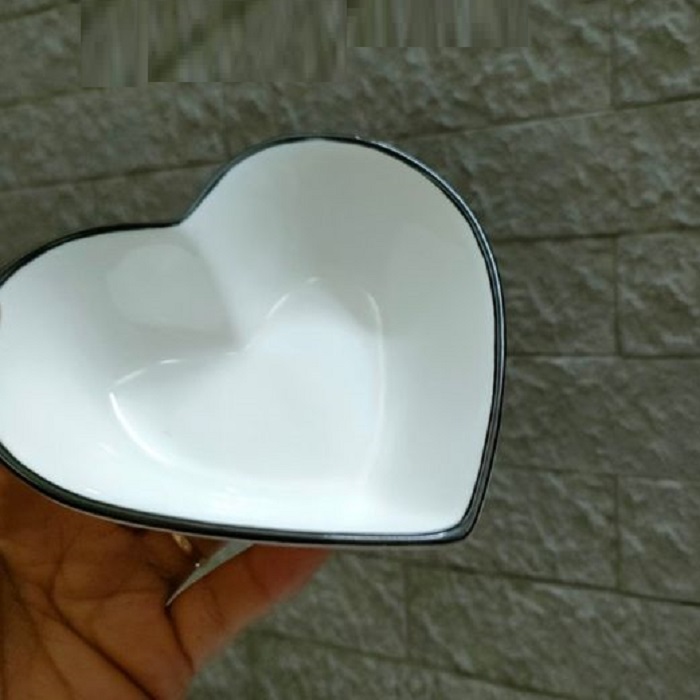 Bát tim viền đen sứ cao cấp
