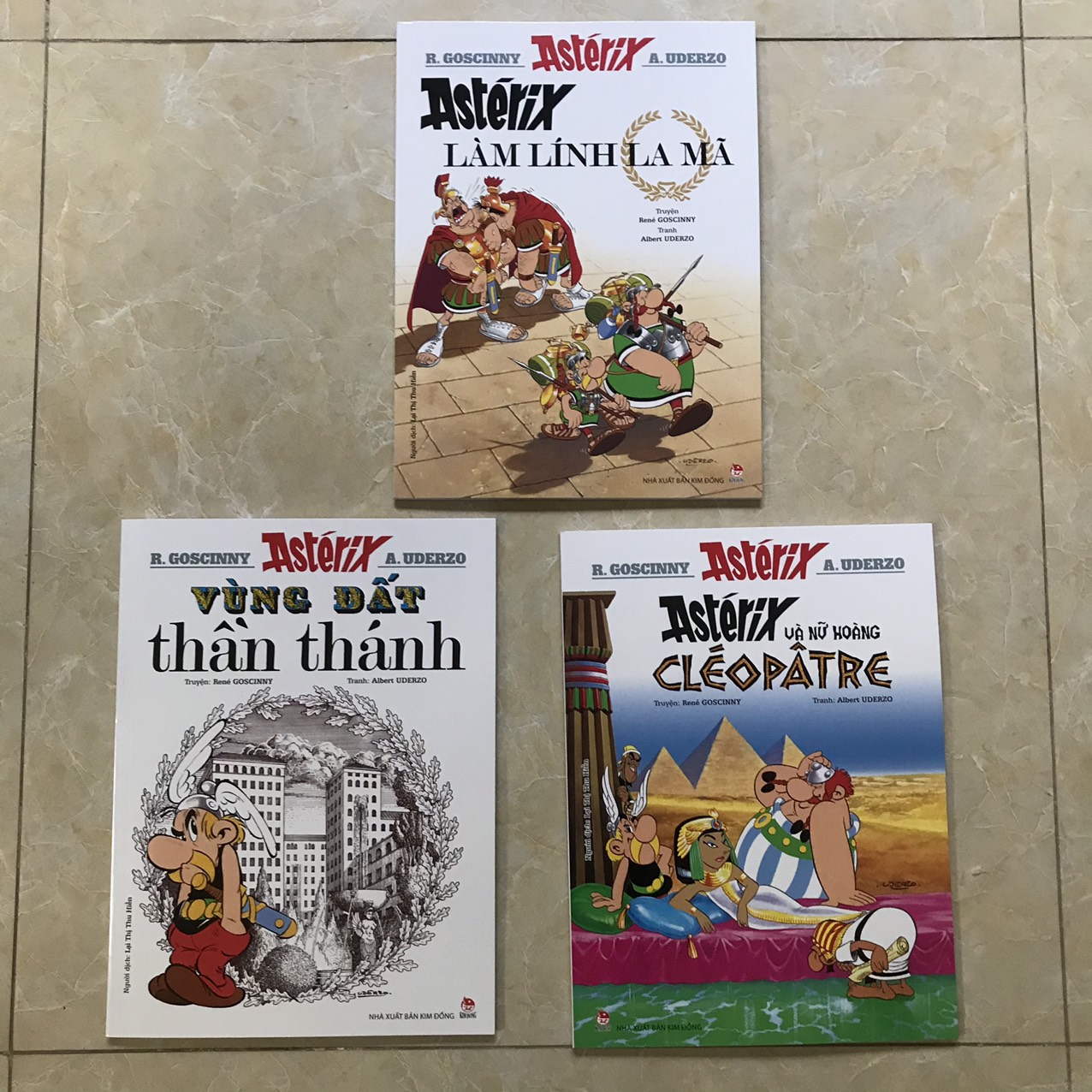 Combo 03 cuốn Asterix: Asterix và nữ hoàng Cleopatre, Vùng đất thần thánh, Asterix làm lính La mã