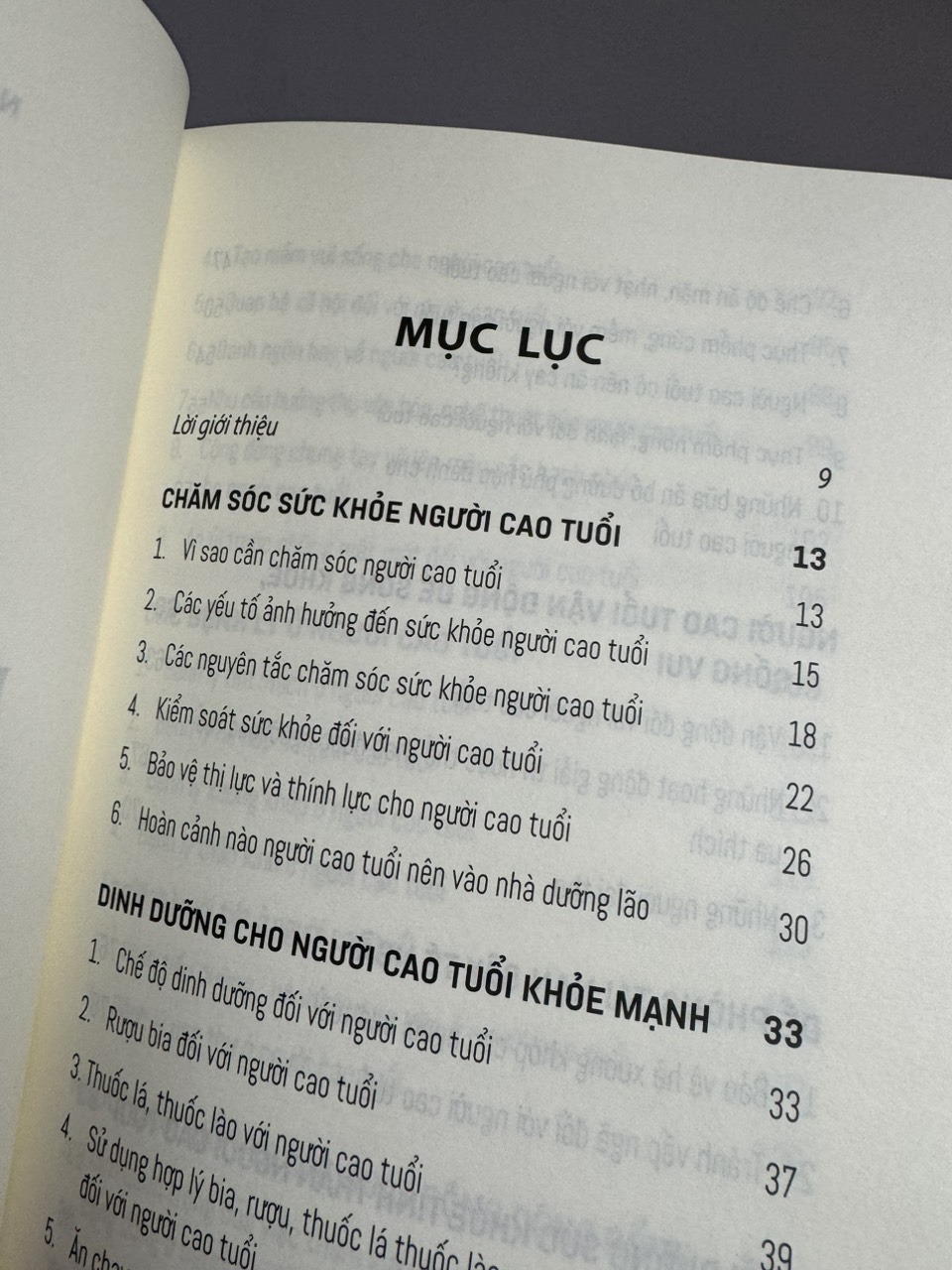 CHĂM SÓC NGƯỜI CAO TUỔI - CẨM NANG CHO SỨC KHỎE NGƯỜI CAO TUỔI - Nguyễn Lân Dũng - Hanoi Books 