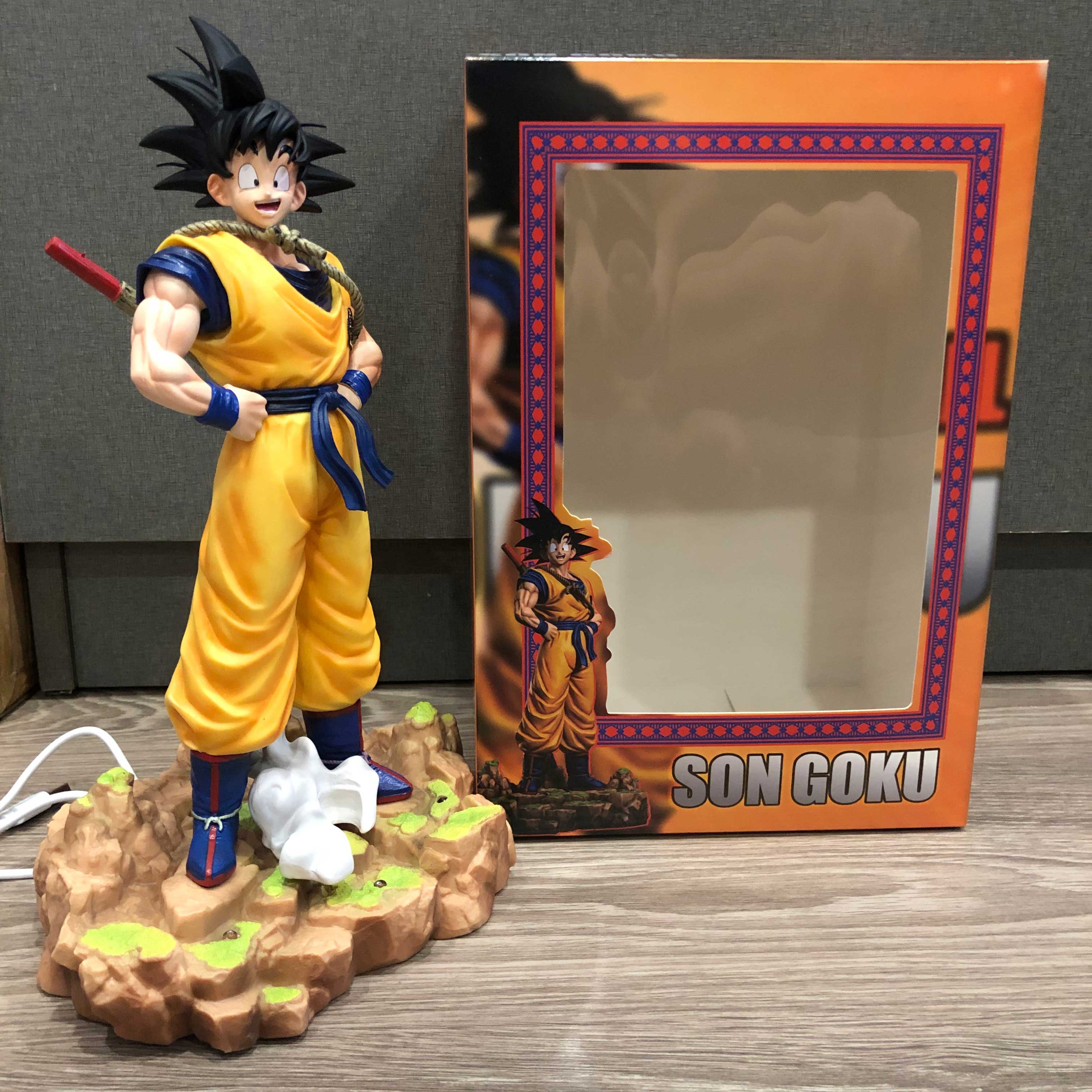 Mô hình Son Goku 32 cm có LED - Dragon Ball