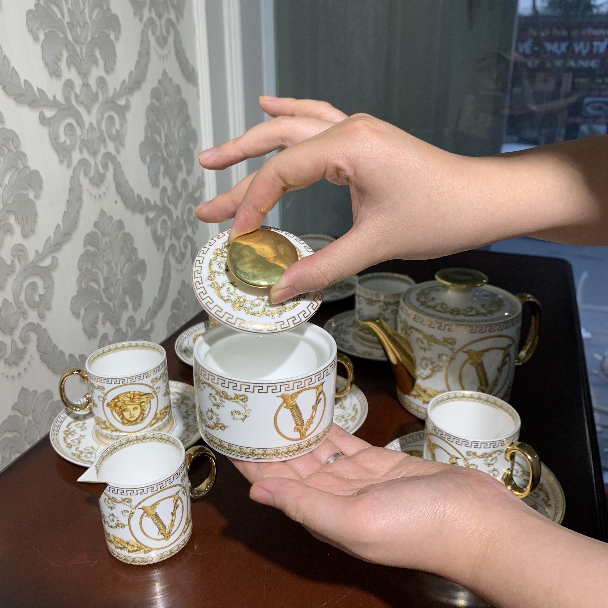 Bộ Ấm Chén Trà Châu u Tân Cổ Điển Vẽ Vàng Tinh Tế ACT25