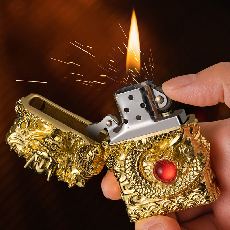 Bật Lửa Zippo Rồng Cẩn Ngọc Đỏ – Xài Xăng