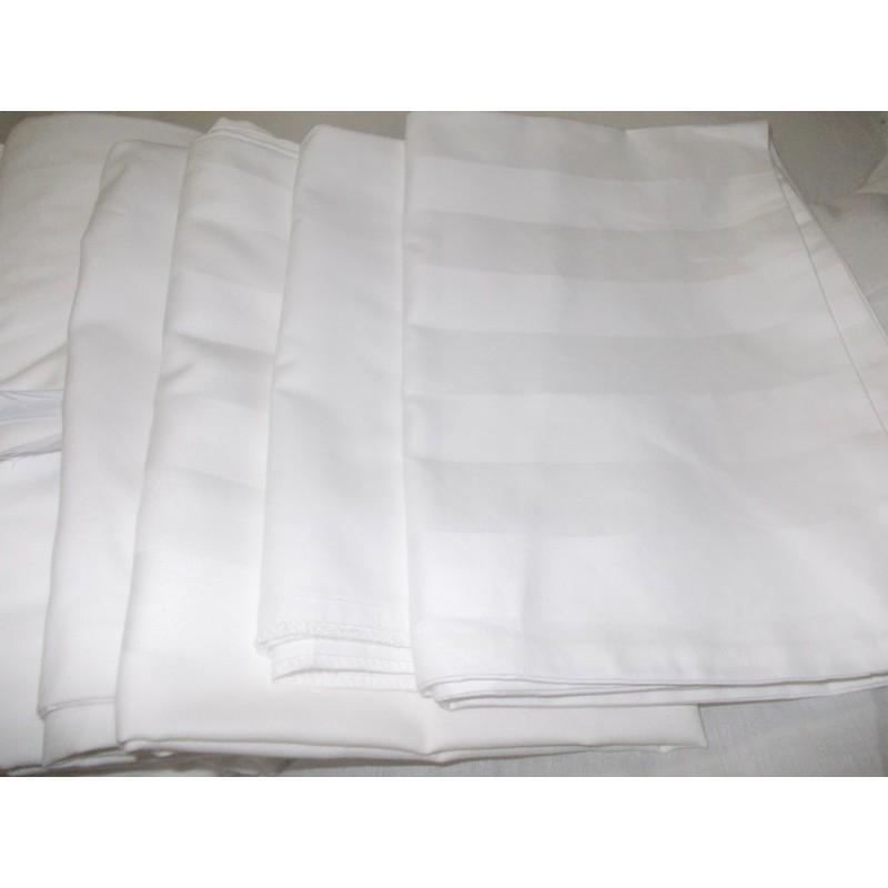 Chăn Trắng Sọc Chần Bông T300 Hàng Cao Cấp Cho Khách Sạn