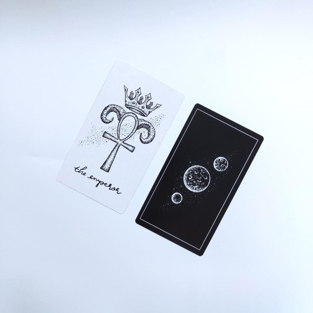 Bộ Bài Wandering Moon Tarot 7x12 Cm Tặng Đá Thanh Tẩy