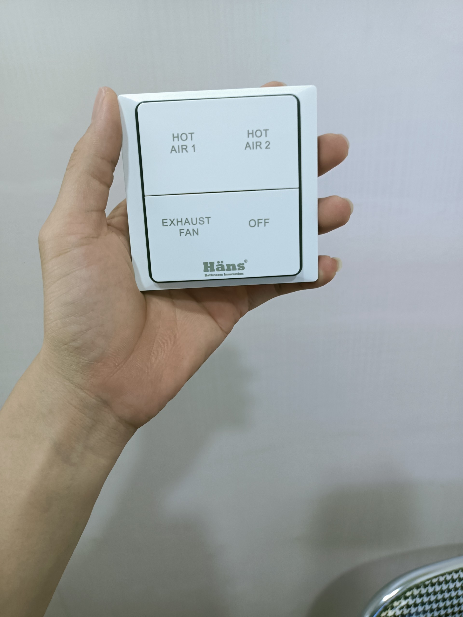 Quạt Thông Gió Kèm Sưởi Thổi - Âm Trần Điều Khiển Từ Xa Hans - Hàng chính hãng