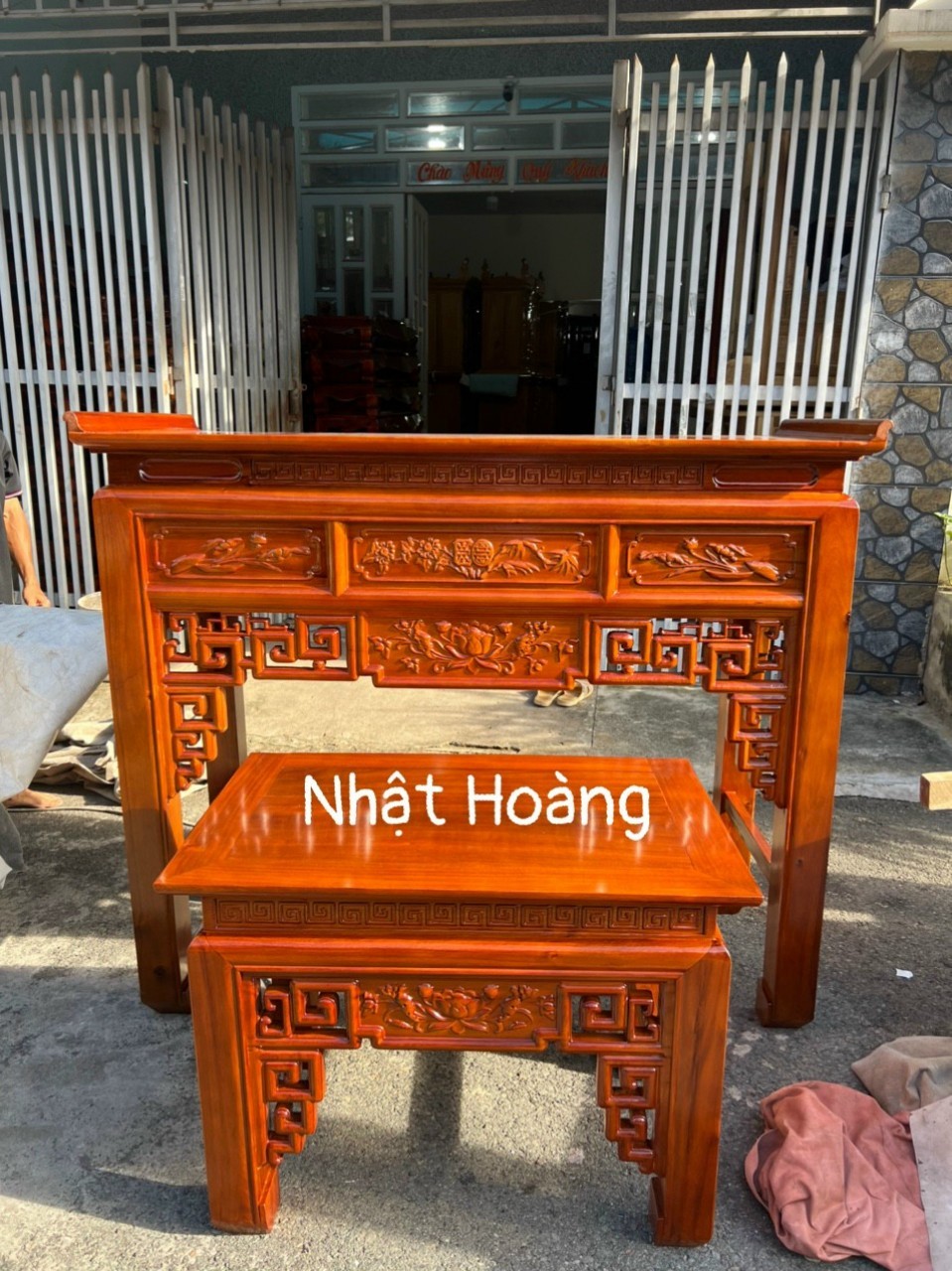 Bộ án giang thờ đẹp hiện đại gỗ tràm bông vàng.bàn thờ gia tiên,bàn thờ bàn cúng 1m27 và 1m54