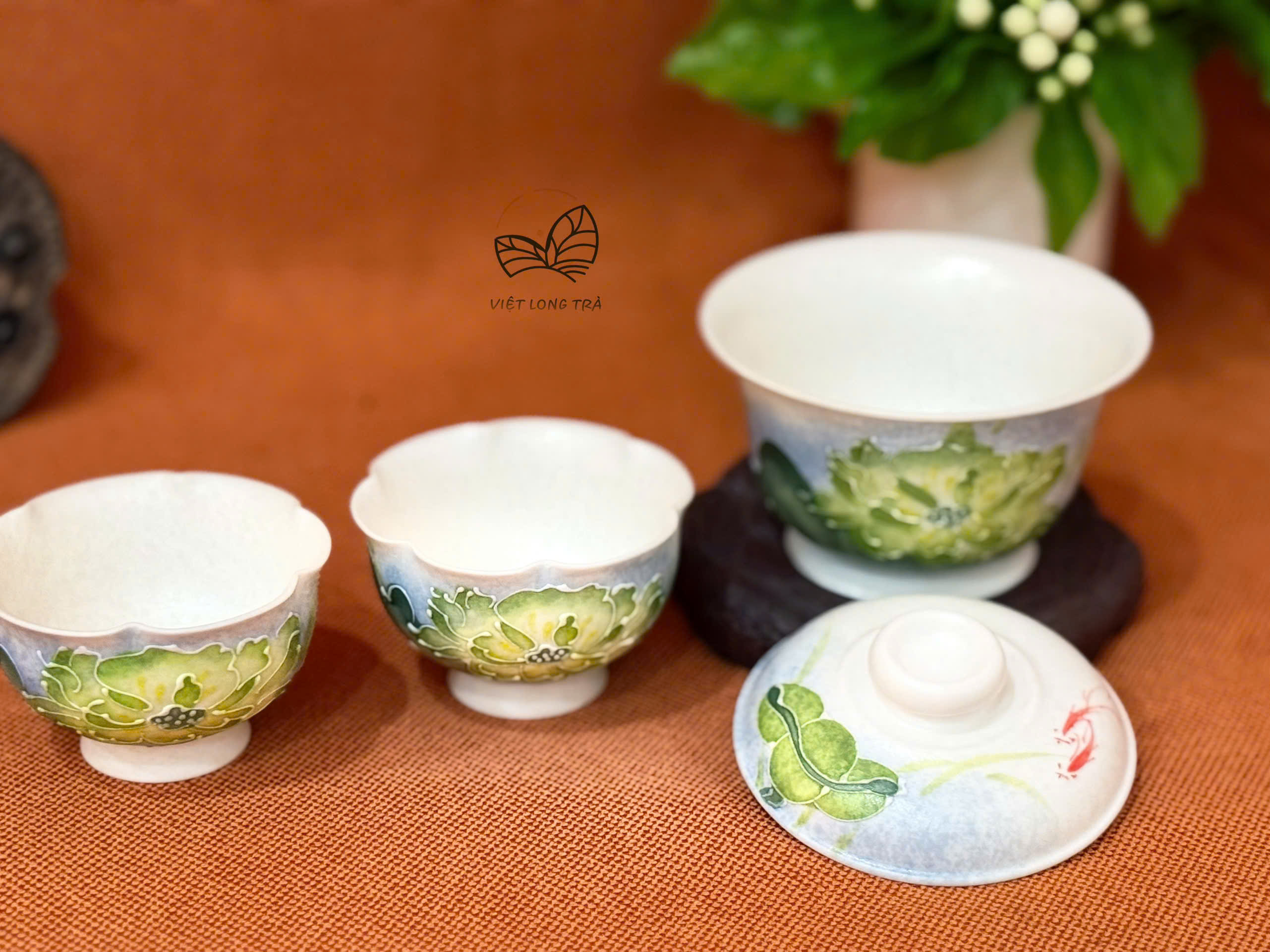 CHÉN KHẢI PHA TRÀ HỌA TIẾT HOA SEN XANH TRONG ĐẦM VẼ TAY - 105ML - GAIWAN