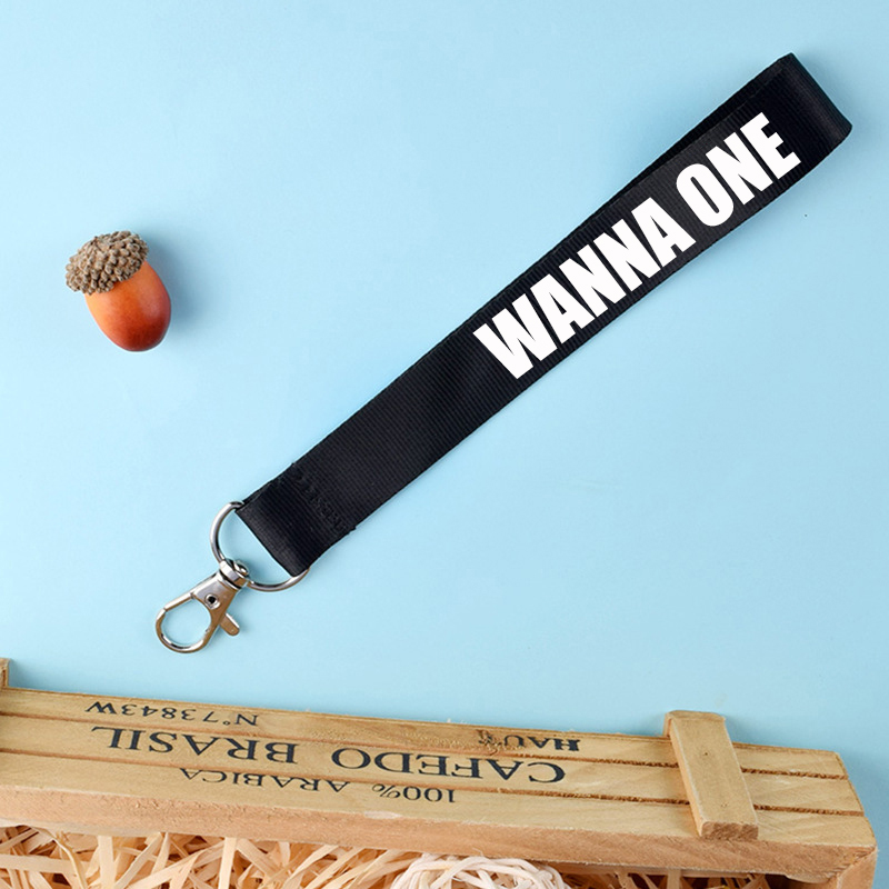 Móc khóa dây strap WANNA ONE