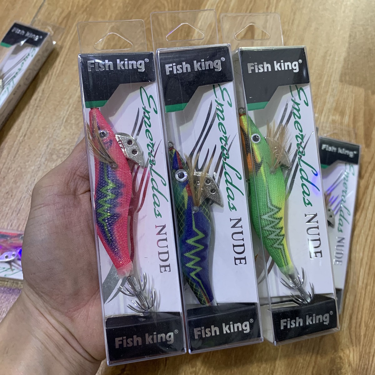 Tôm giả câu mực dạ quang size 2.5 loại fish king nặng 12gam dài 10cm , mồi câu mực lá ống bạch tuộc biển ban đêm hiệu quả, moi gia cau muck hang an gia re