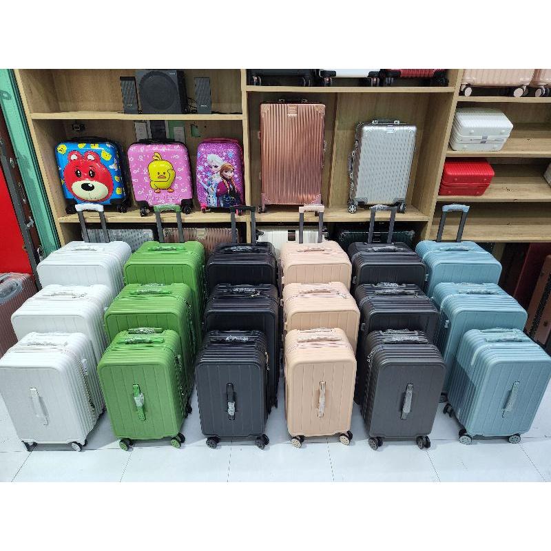 Vali Siêu to vuông cao cấp.Nhựa PC chống vỡ.Có 2 mặt chân giảm độ xước.Size 20/24/29 chống va đập cực tốt.