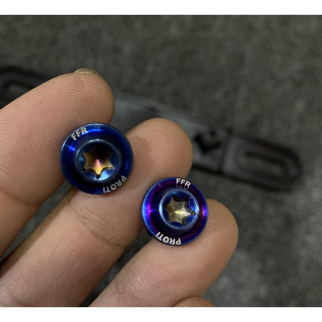 Bảng tên Titan dành cho Air Blade kèm bass ốc