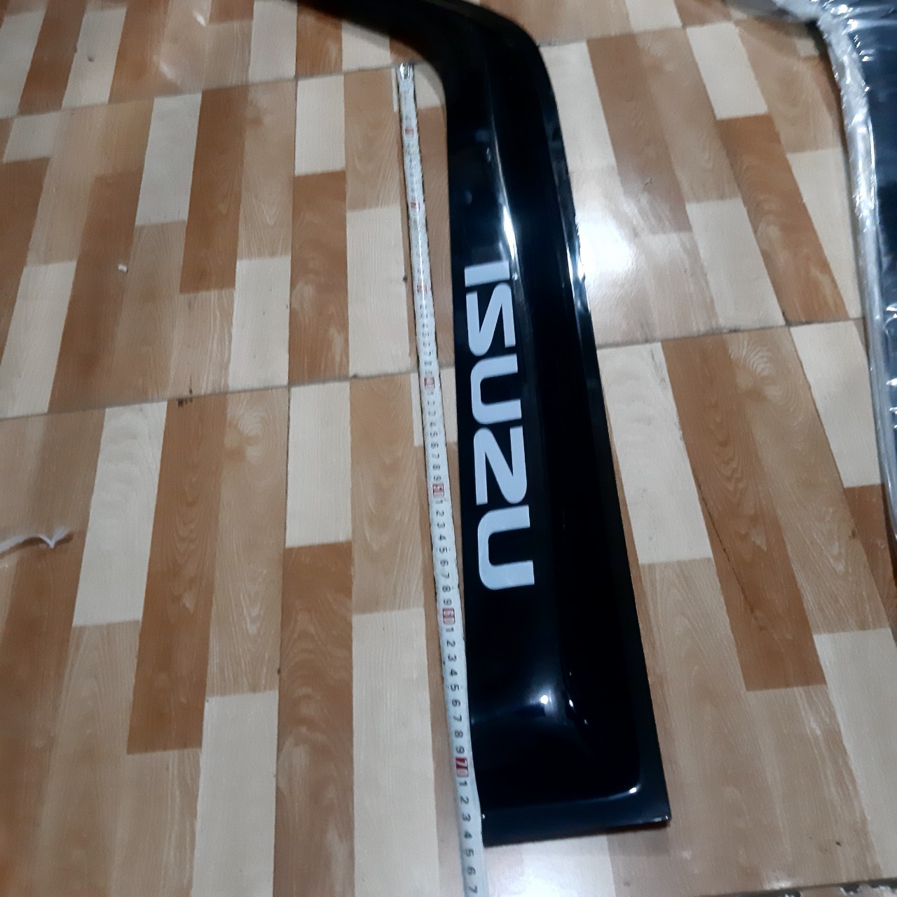 Bộ vè che mưa cao cấp dành cho xe tải Isuzu đời 2007, gương gắn đầu cabin , bộ 2 cái . Hàng đẹp, nhựa cứng
