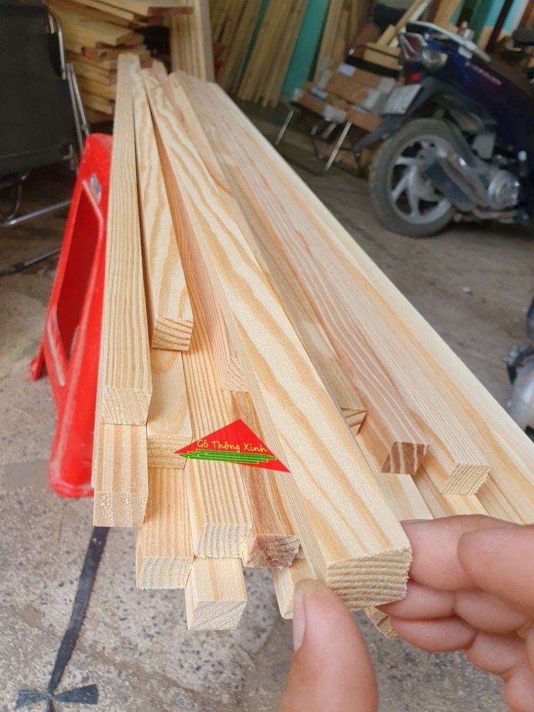 Thanh gỗ thông vuông 2cm ,dài 1m dùng làm nẹp, đóng chuồng thú cưng, làm khung viền,trang trí nhà cửa,chế DIY