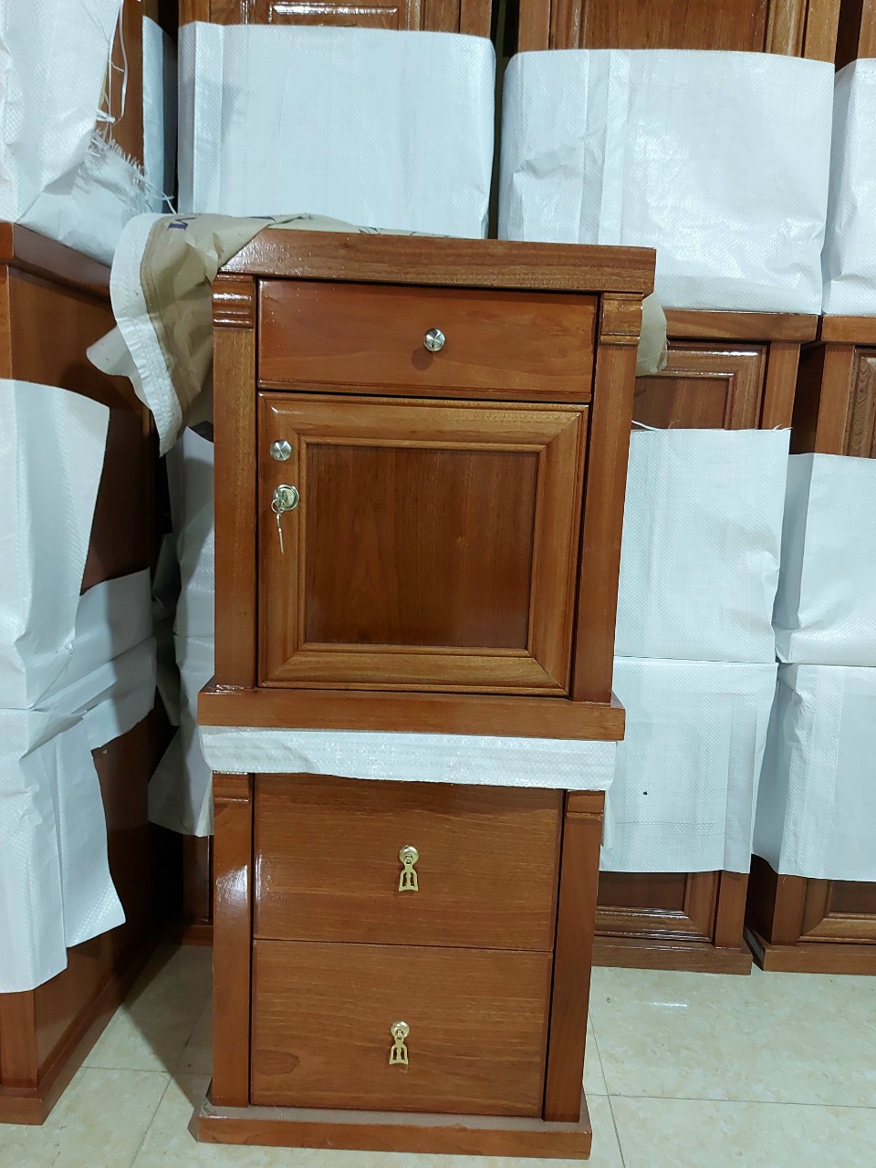 Tủ đầu giường gỗ xoan đào, tab đầu giường gỗ xoan đào