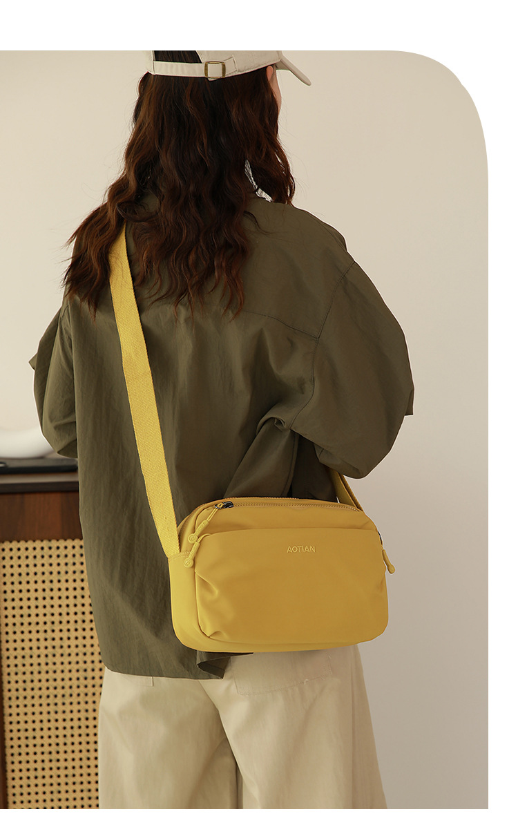 Túi đeo chéo nữ phong cách dễ thương – BEE GEE DCNU1094