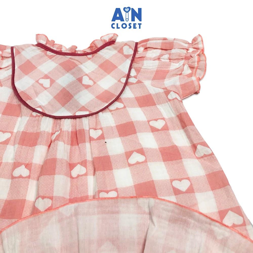 Đầm bé gái họa tiết Caro hồng túi tim xô muslin - AICDBGPBGZT9 - AIN Closet