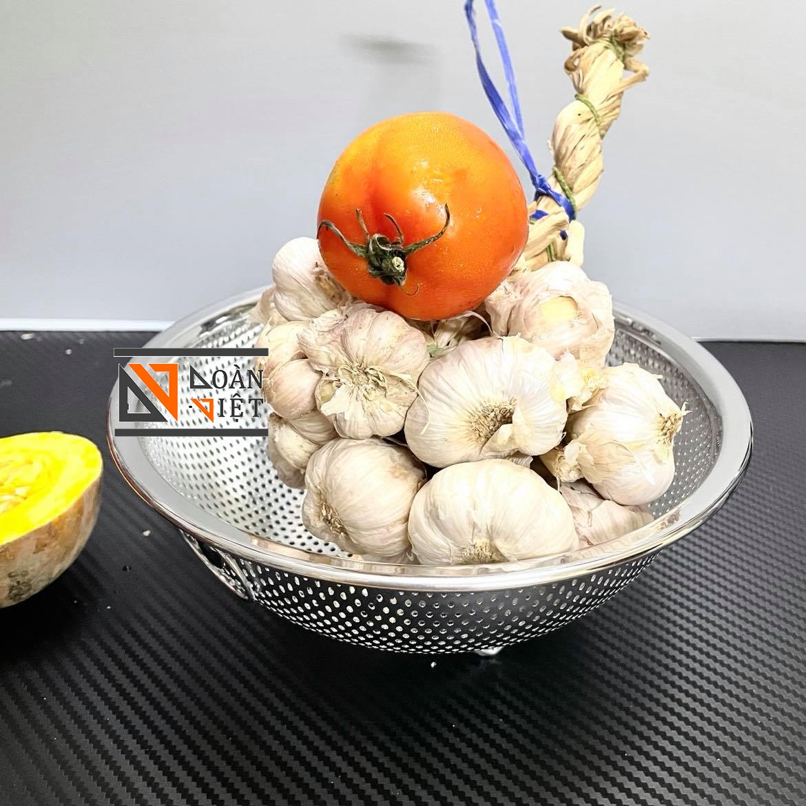 RỔ INOX CAO CẤP. Dụng cụ đựng chứa thực phẩm với 3 chân cao TIỆN LỢI dùng trưng hoa quả, rửa rau củ quả, phơi hong bánh