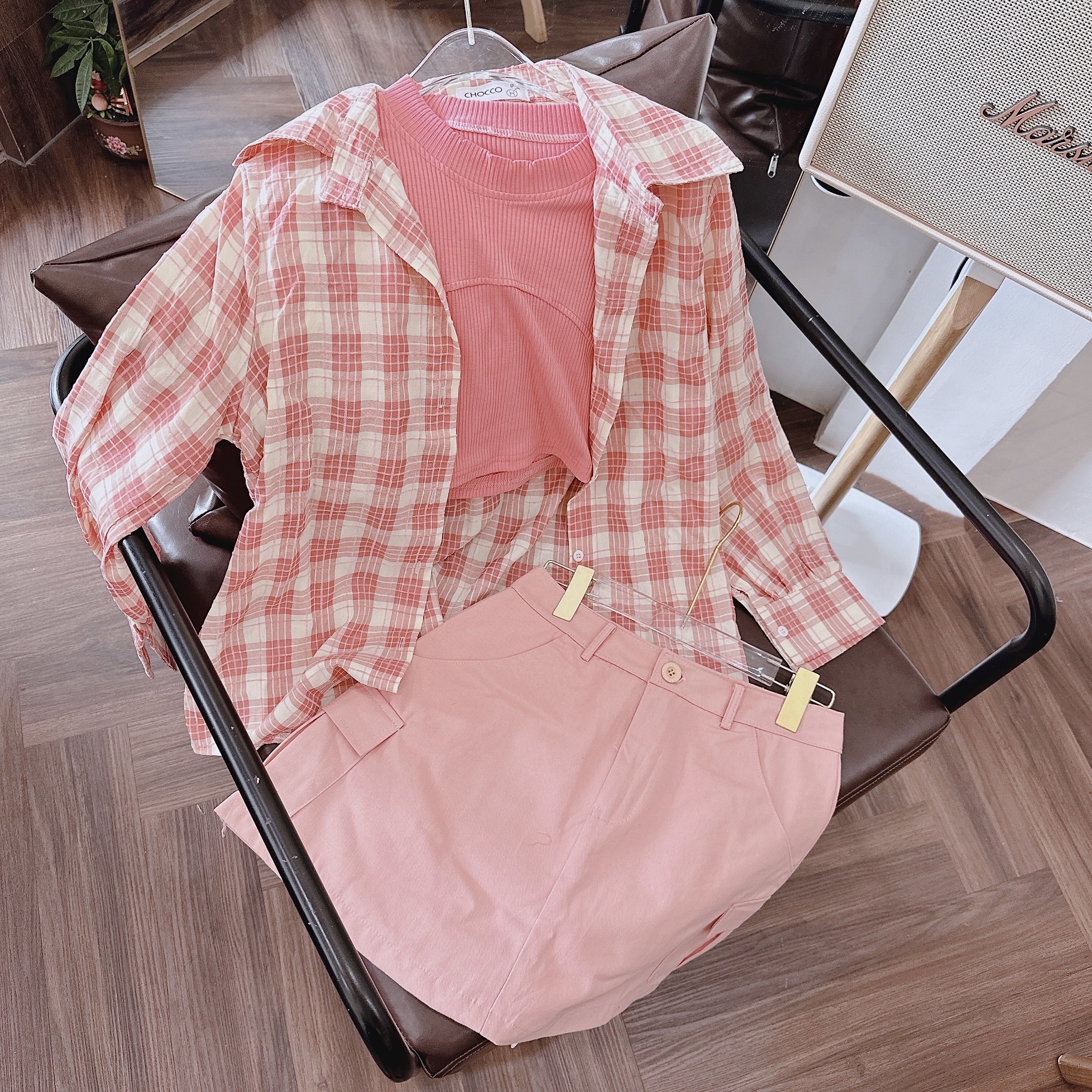 SET ÁO SƠ MI CARO RỘNG + ÁO CROPTOP THUN PASTEL + CHÂN VÁY NGẮN LƯNG CAO TÚI HỘP SUÔNG TRƠN DẠO PHỐ CÔNG SỞ DỰ TIỆC