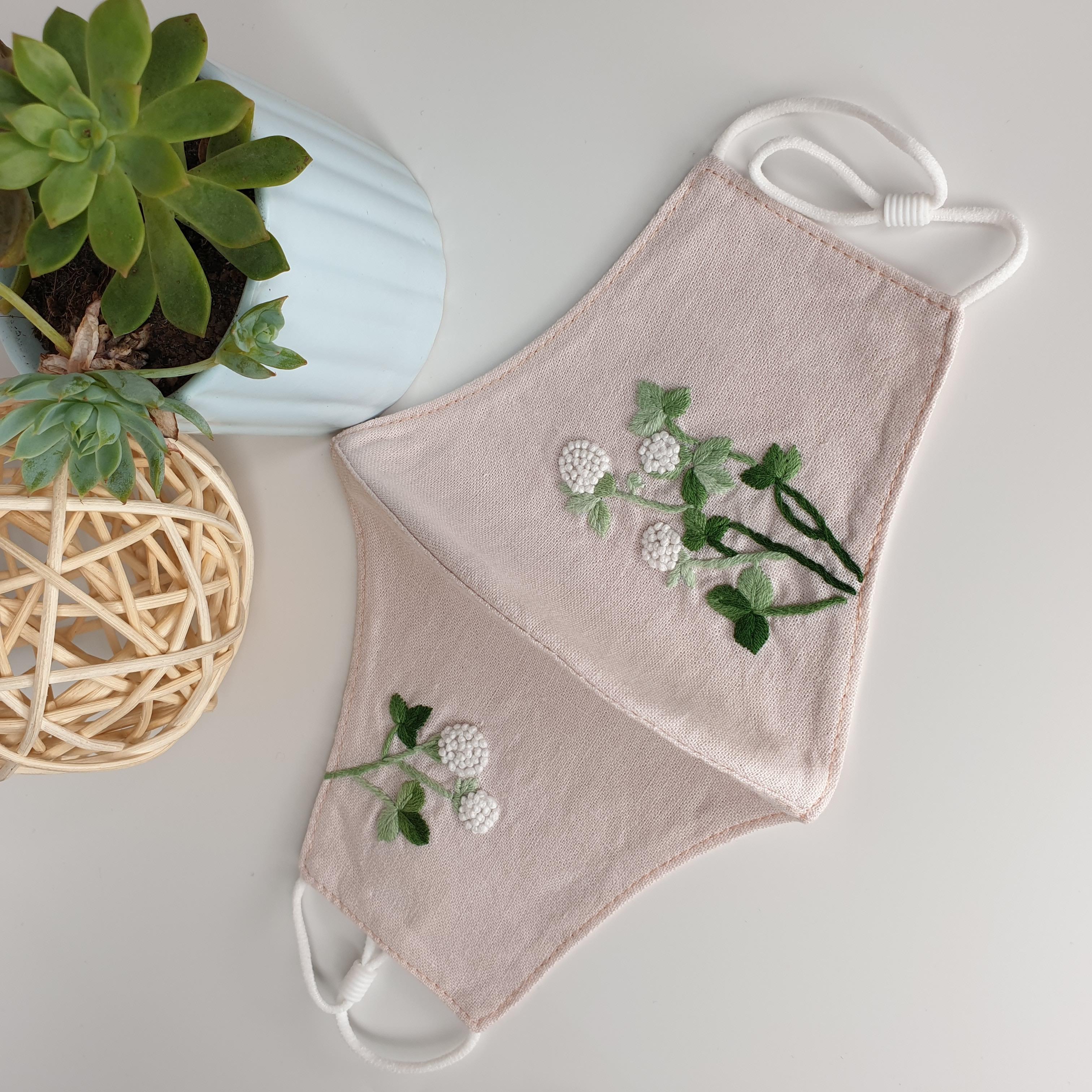 Khẩu trang thêu tay vải linen hình hoa JL148