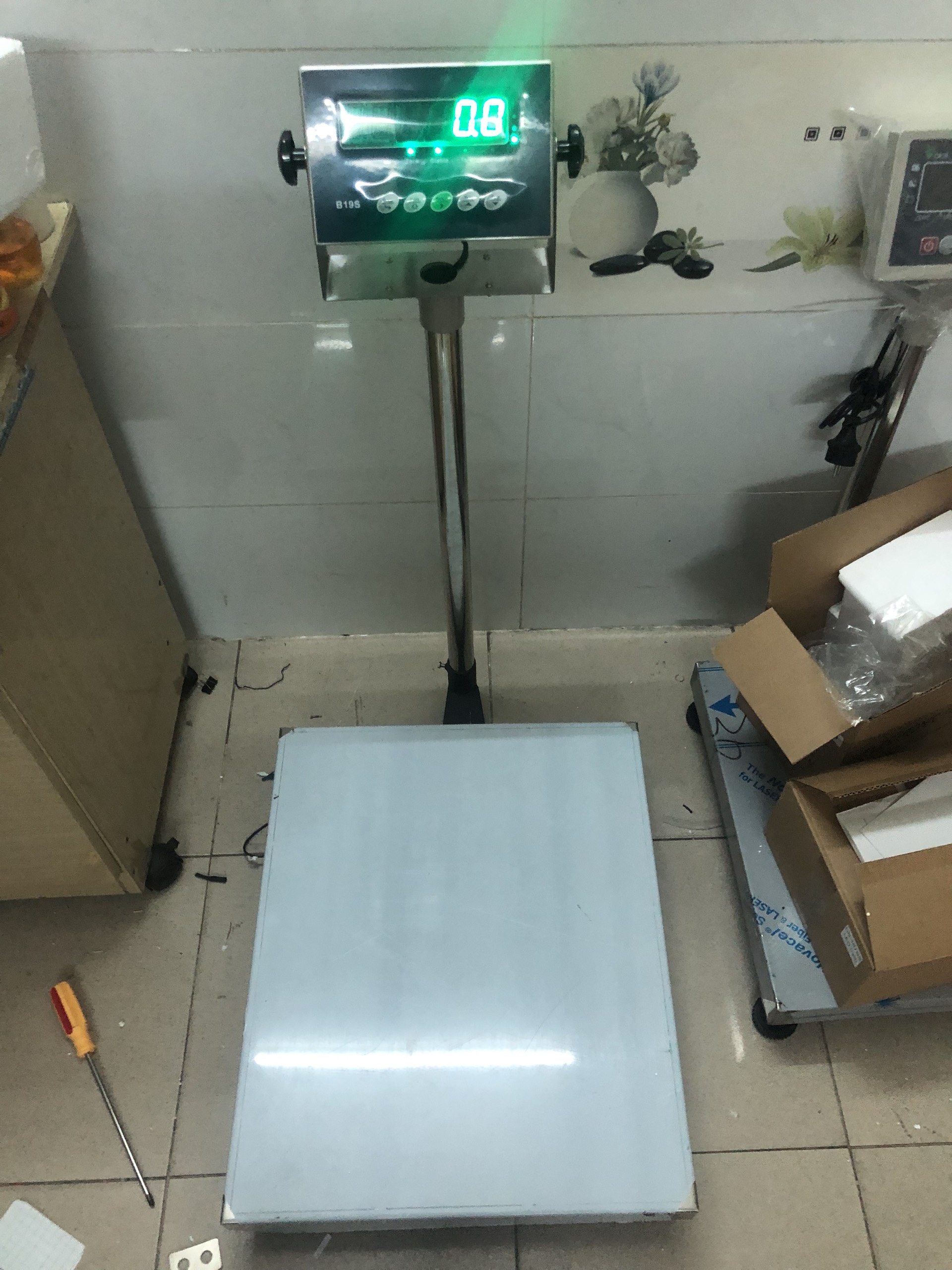 Cân Bàn Điện Tử B19S USA 300 KG