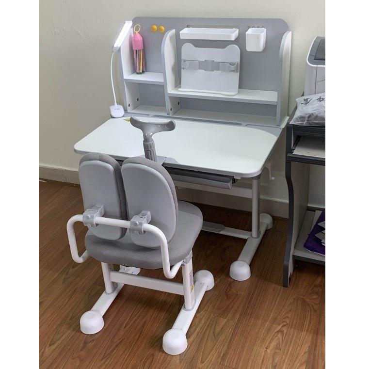 BỘ BÀN GHẾ HỌC SINH A16+ CHỐNG CẬN CHỐNG GÙ KÈM QUÀ TẶNG.