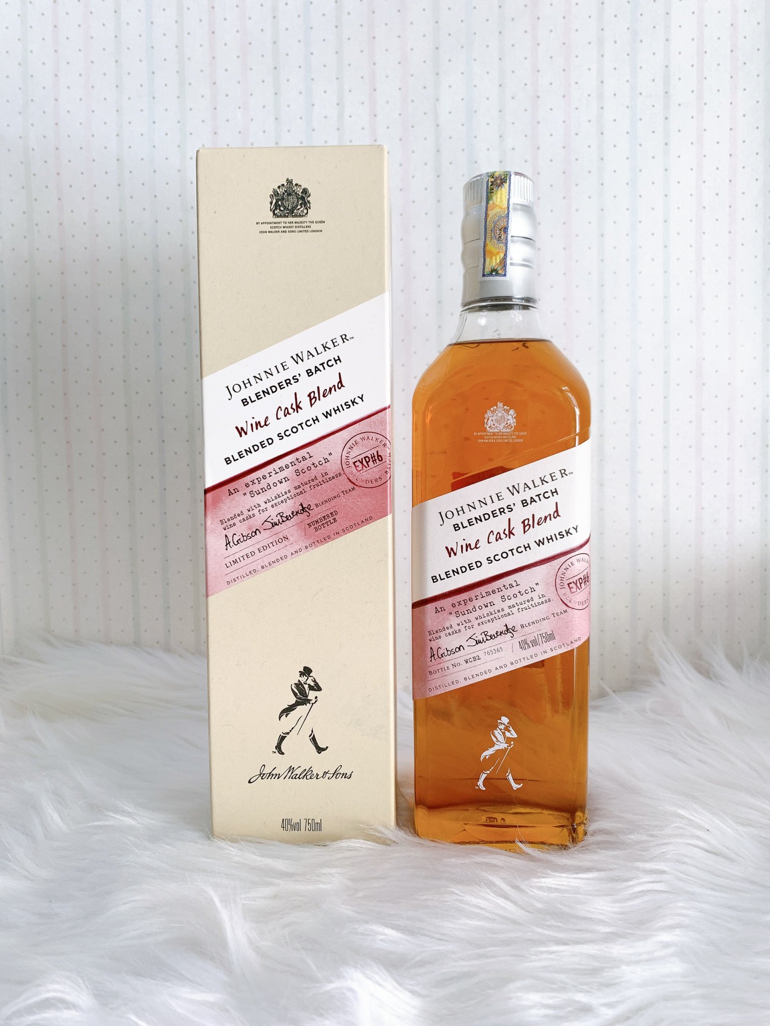 Rượu Johnnie Walker Wine Cask Blend 750ml Kèm Hộp