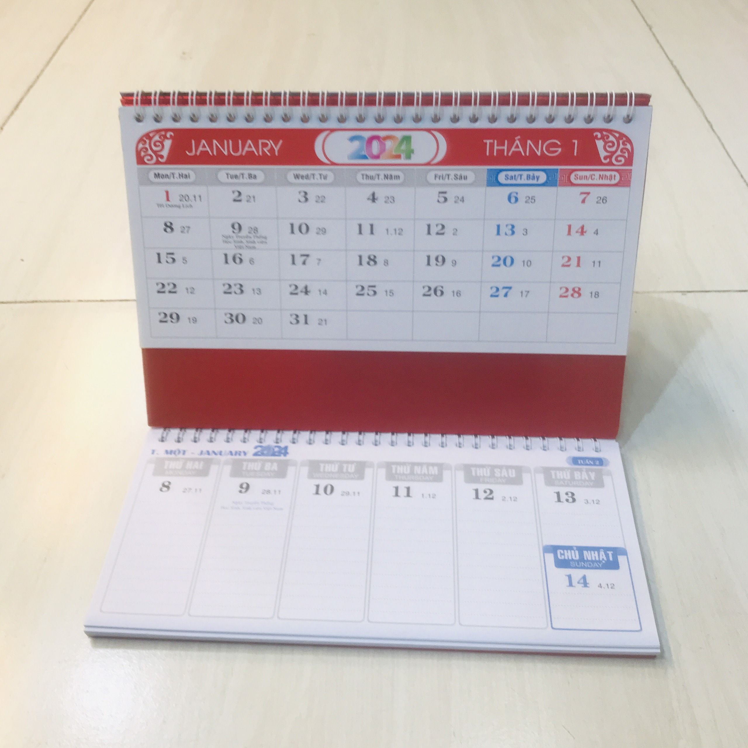 Lịch Để Bàn 2024 Chữ A 2 LOXO 24*16 cm - Mẫu Ngẫu Nhiên