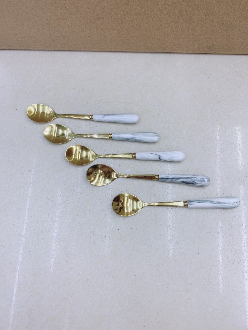 COMBO 6 THÌA CÁN SỨ CAMELIA THÂN MẠ VÀNG PHA TRÀ CÀ PHÊ - ANTH421