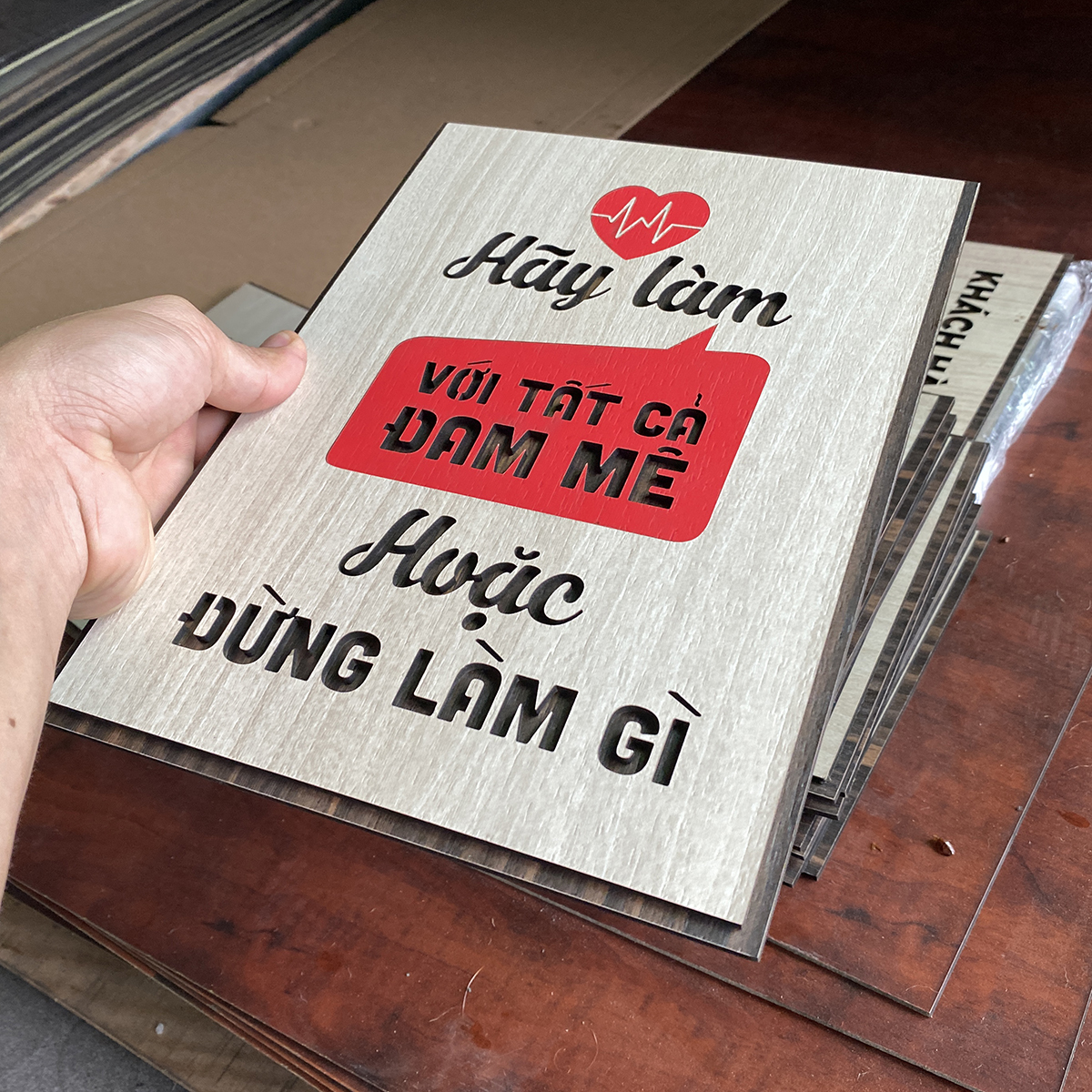 Tranh treo tường bằng gỗ decor slogan tạo động lực làm việc TBIG014 thiết kế mới vintage 