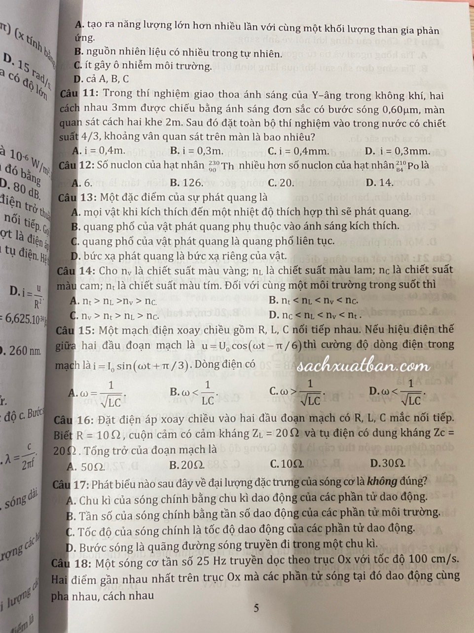 Sách Bộ đề tuyển chọn ôn thi tốt nghiệp bài thi THPT Môn Tiếng Anh