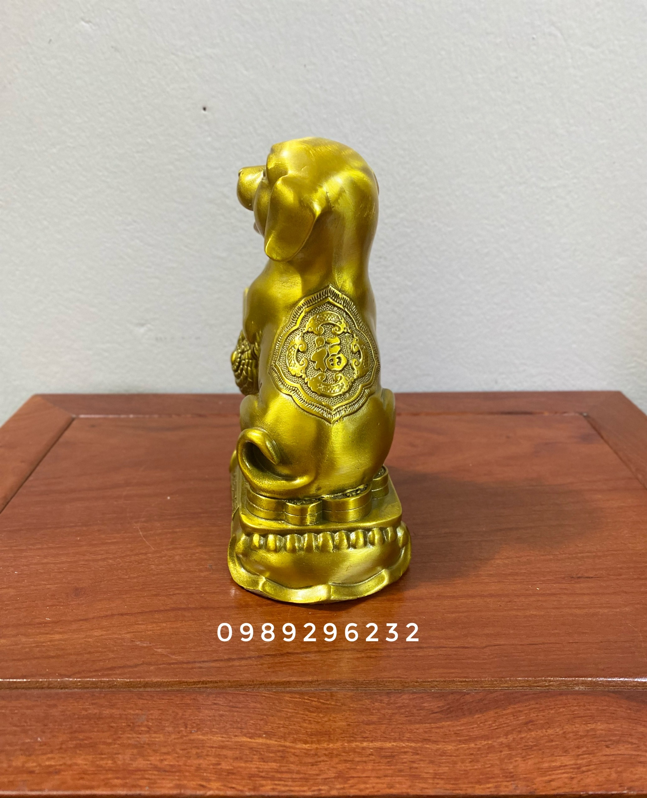 Tượng linh vật Chó bằng đồng vàng