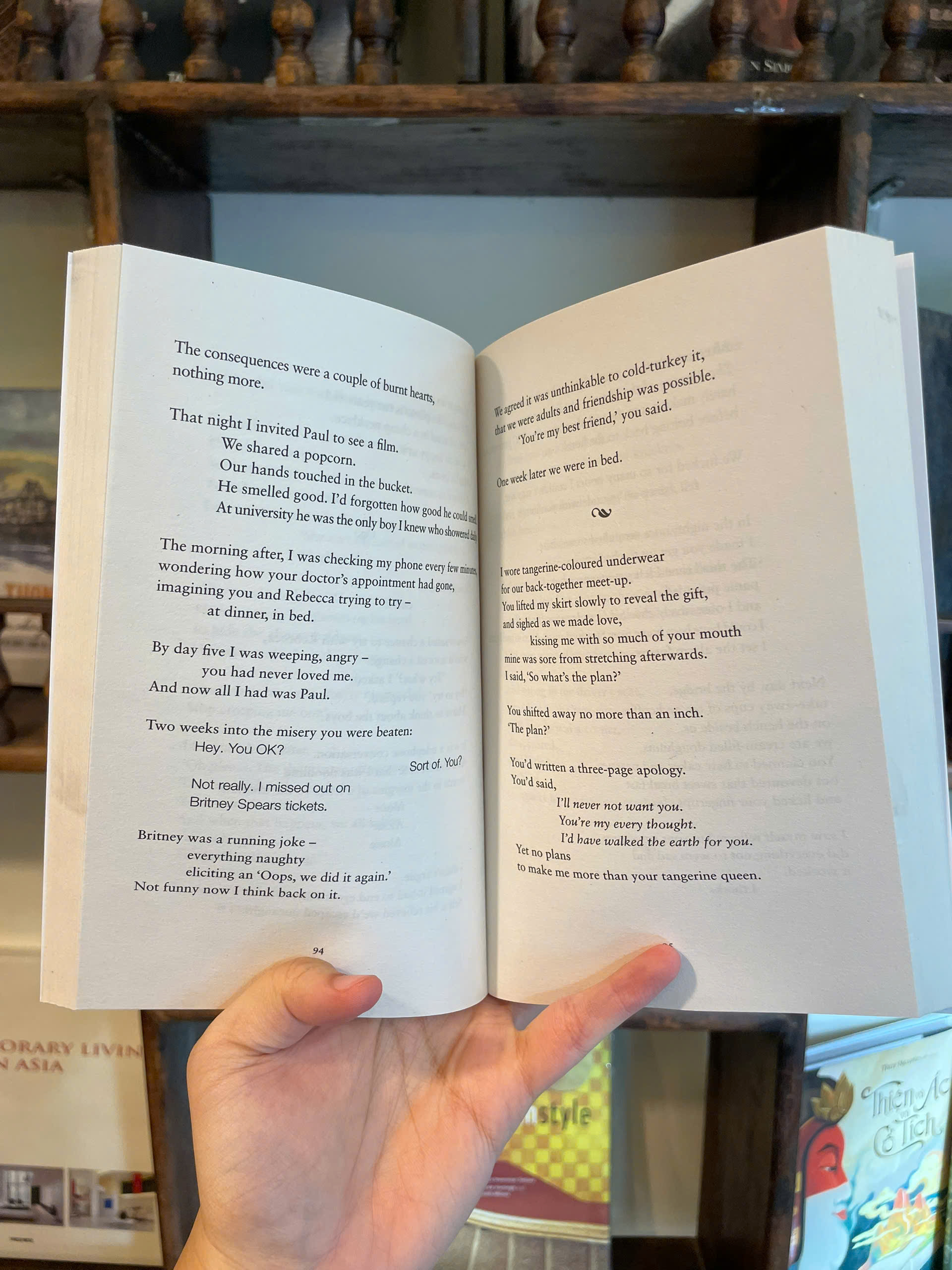 Sách - Here is the Beehive by Sarah Crossan - Fiction/ Poetry/ Contemporary book in English