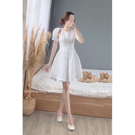 Váy trắng khoét vai