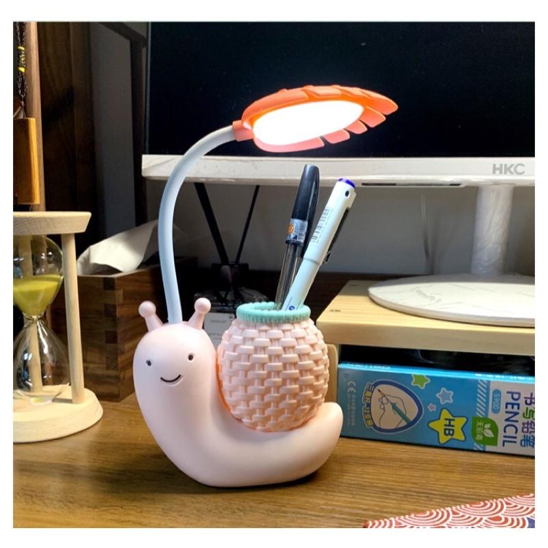 Đèn bàn - Đèn ngủ led trang trí dễ thương hình Ốc Sên có lưng đựng bút cổng sạc USB tiện lợi nhỏ gọn mẫu mới nhất