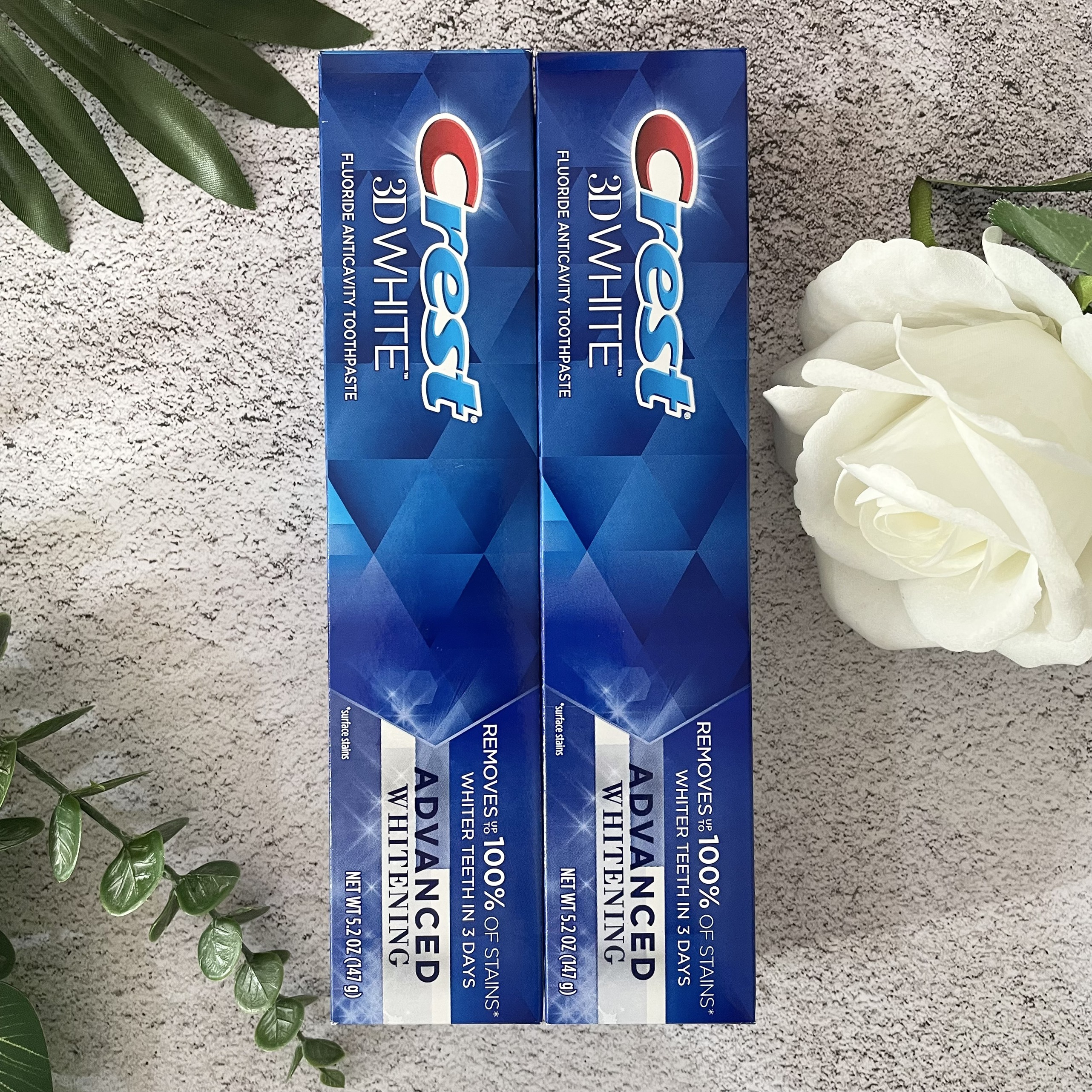 Combo 2 tuýp kem đánh răng Crest 3D White Advanced Triple Whitening Toothpaste 147g