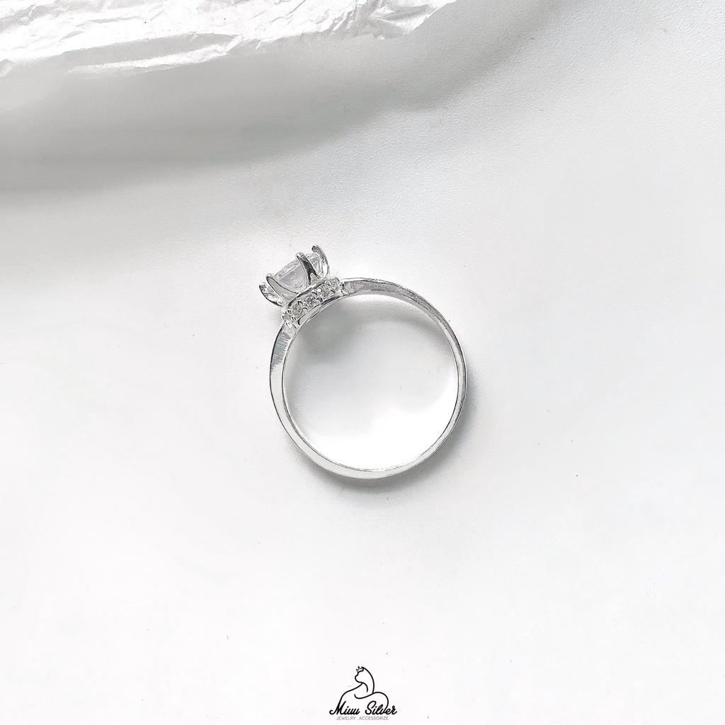 Nhẫn bạc nữ Miuu Silver đính đá sang trọng, ổ đá 6 trấu Romia Ring