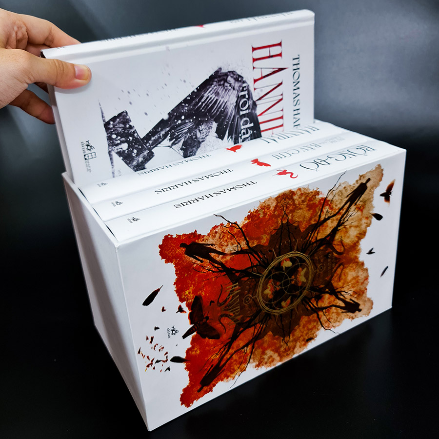 Boxset Thomas Harris – Rồng Đỏ, Sự Im Lặng Của Bầy Cừu, Hannibal, Hannibal Trỗi Dậy (Trọn Bộ 4 Cuốn)