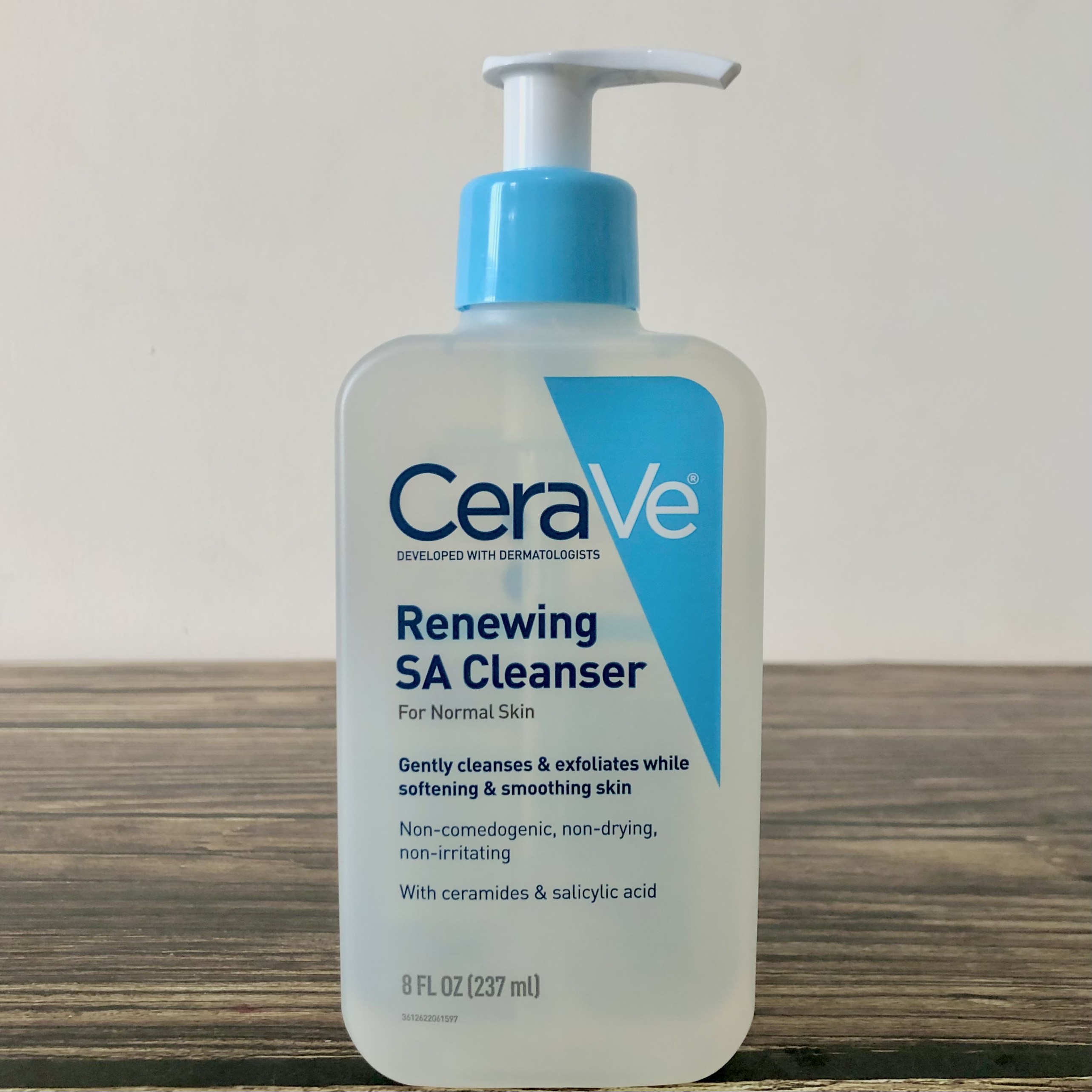 Sữa Rửa Mặt Tẩy Tế Bào Chết Cerave Renewing SA Cleanser 237mL Nhập Mỹ