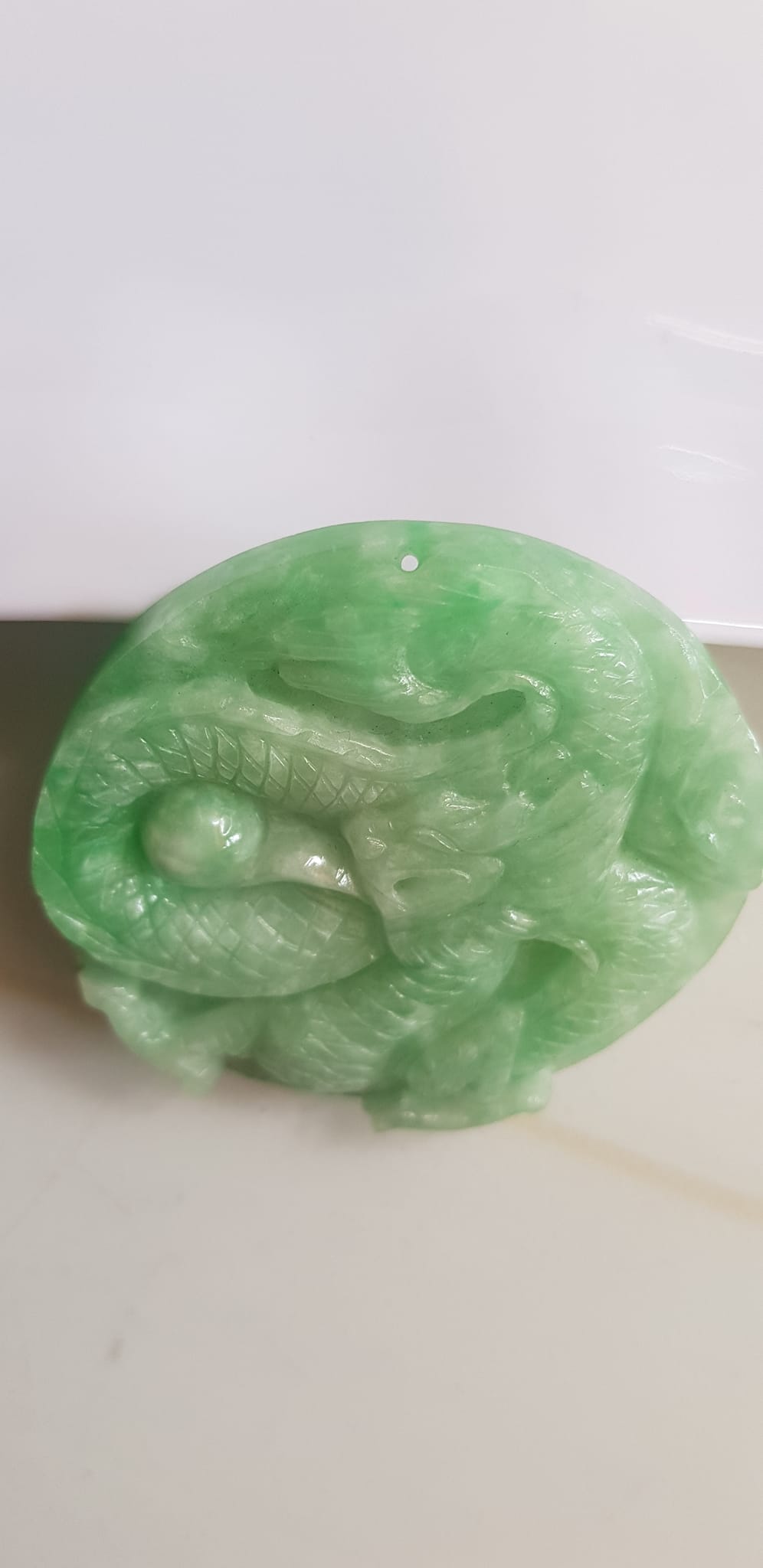 Mặt dây chuyền Nam to trạm rồng lượn nổi nhả ngọc đá ngọc cẩm thạch tự nhiên Size tròn to đường kính 53mm x dầy 6mm Màu xanh Ngọc Tươi bóng đẹp lắm luôn nam bọc vàng đeo với dây chuyền của mình thiệt đẹp lắm luôn nha ạ