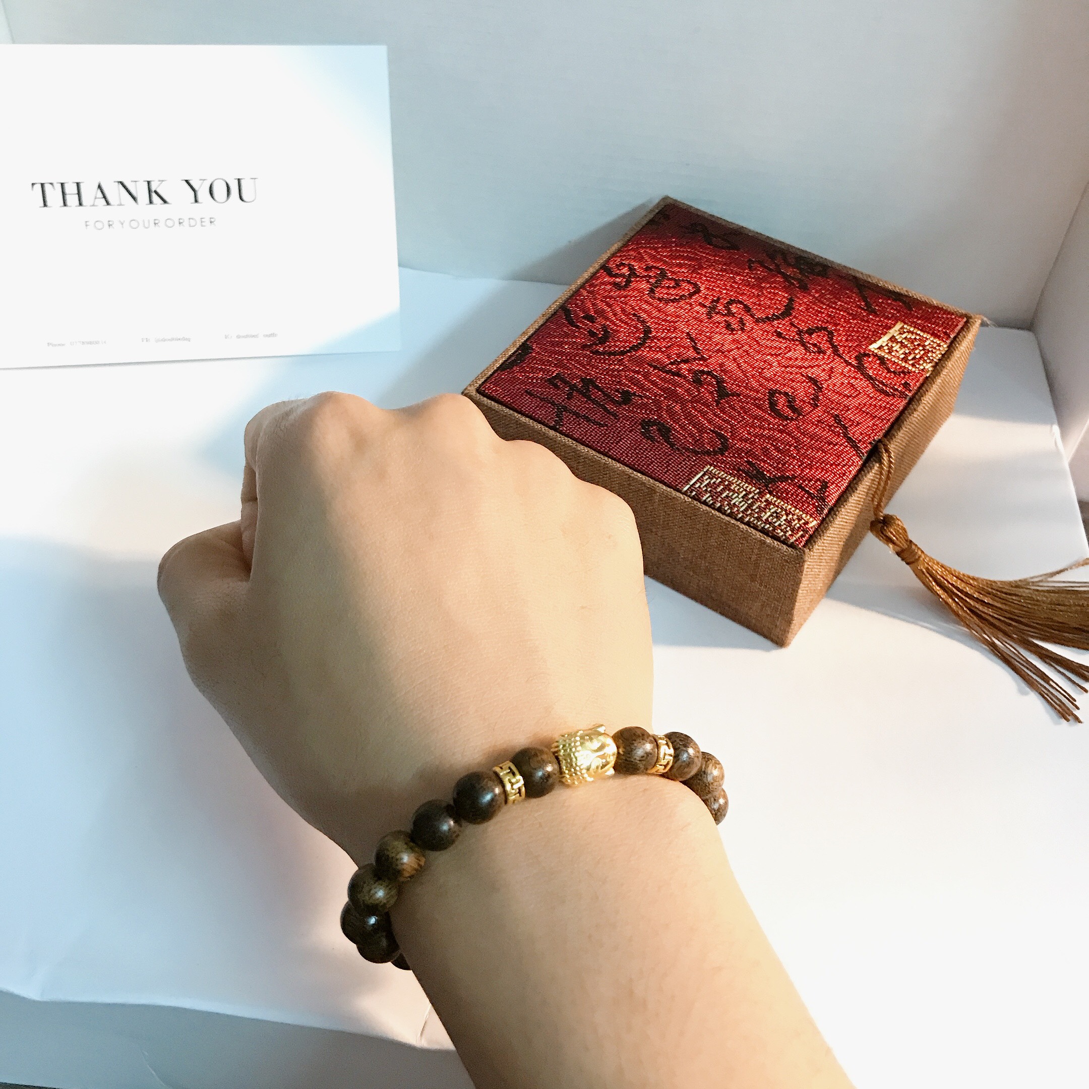 Vòng tay trầm hương mặt phật mạ vàng 18k