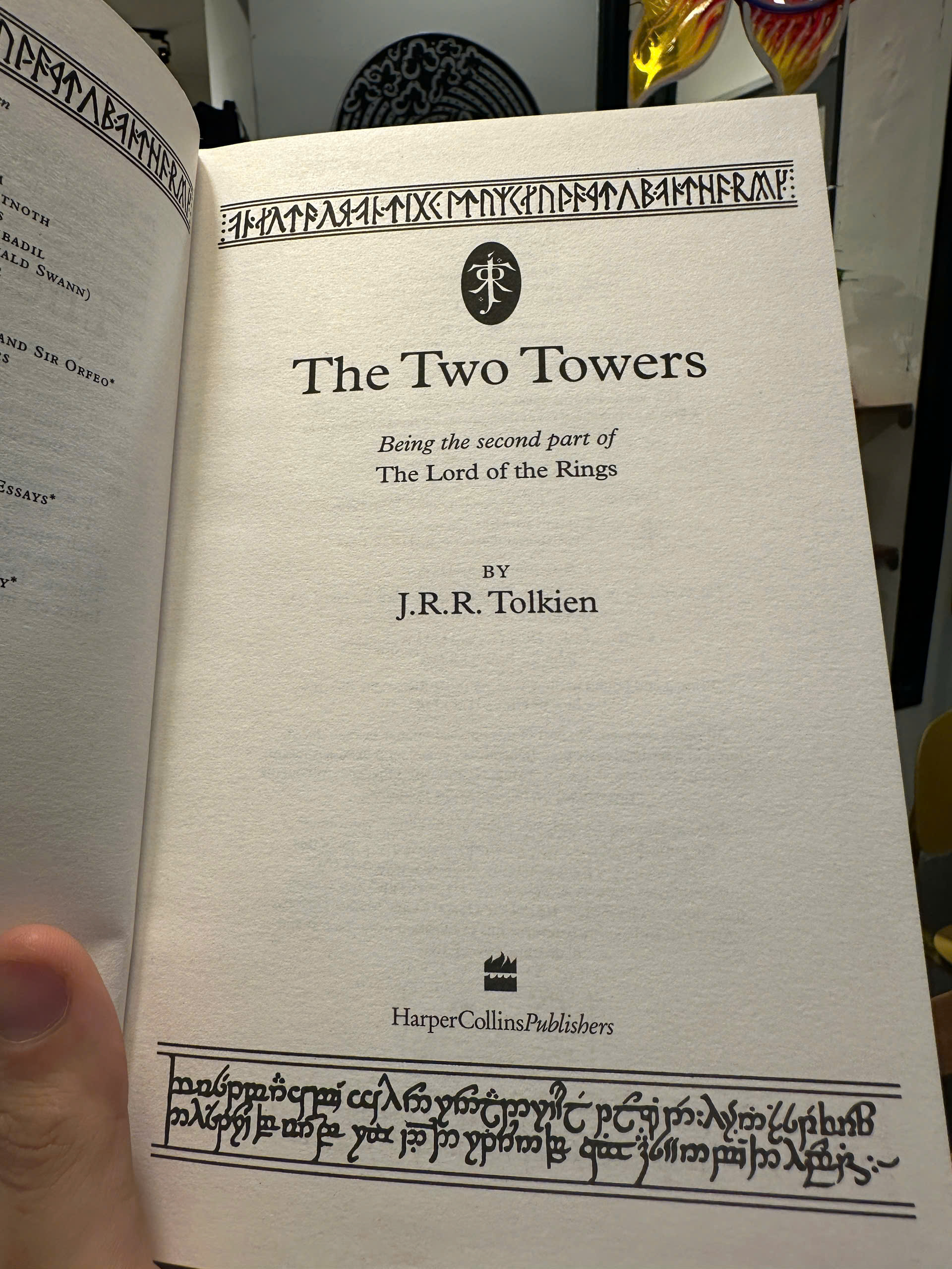 Sách - The Two Towers (Lord of The Rings series) by J.R.R. Tolkien | Fantasy / Ngoại văn Nhập khẩu