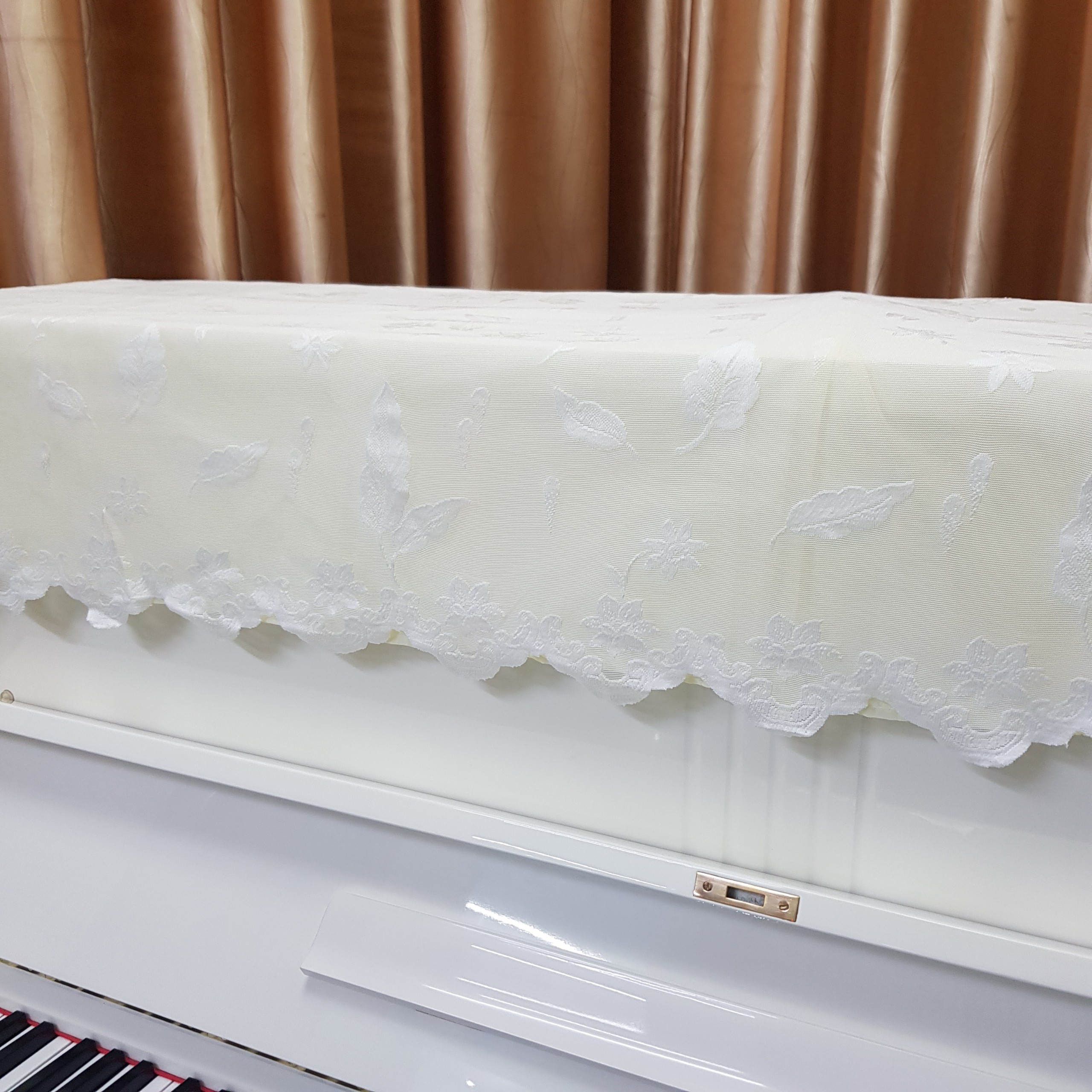 Khăn Phủ Đàn Piano ren trắng họa tiết chiếc lá