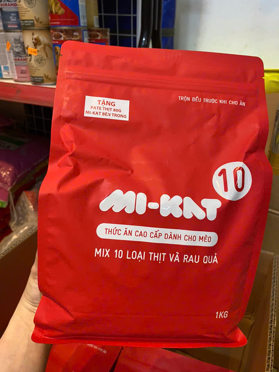 TẶNG 1PATE BÊN TRONG - TÚI 1KG HẠT MIKAT5 - 10 VỊ CÁ HỒI DÀNH CHO MÈO