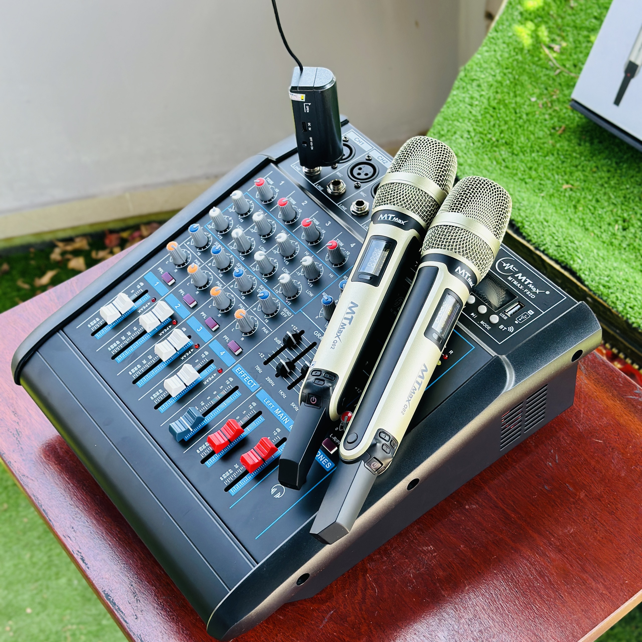 Combo Karaoke Mixer F82D + Micro Q02 Tặng 10M Dây - Hát Chuyên Nghiệp, Âm Thanh Cao Cấp, Dễ Dàng Sử Dụng, BH12T Hàng Chính Hãng