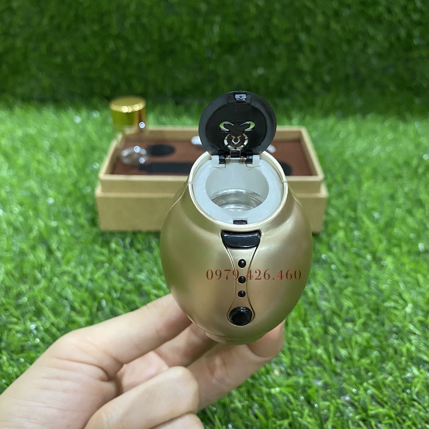 Tẩu xông trầm hương cao cấp trên xe ô tô có 3 mức điều chỉnh nhiệt lên đến 190 độ