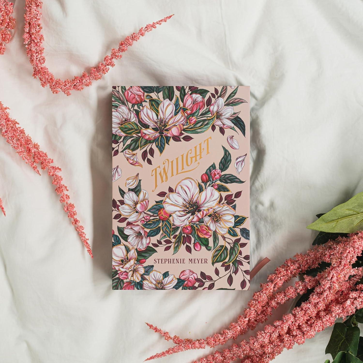 Sách ngoại văn: Twilight - Deluxe Collector’s Edition