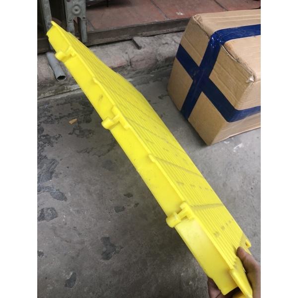 Tấm lót sàn nhựa chó mèo 40x55cm
